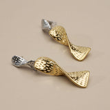 Κρεμαστά Σκουλαρίκια με Στριφτό Ορθογώνιο Σχέδιο