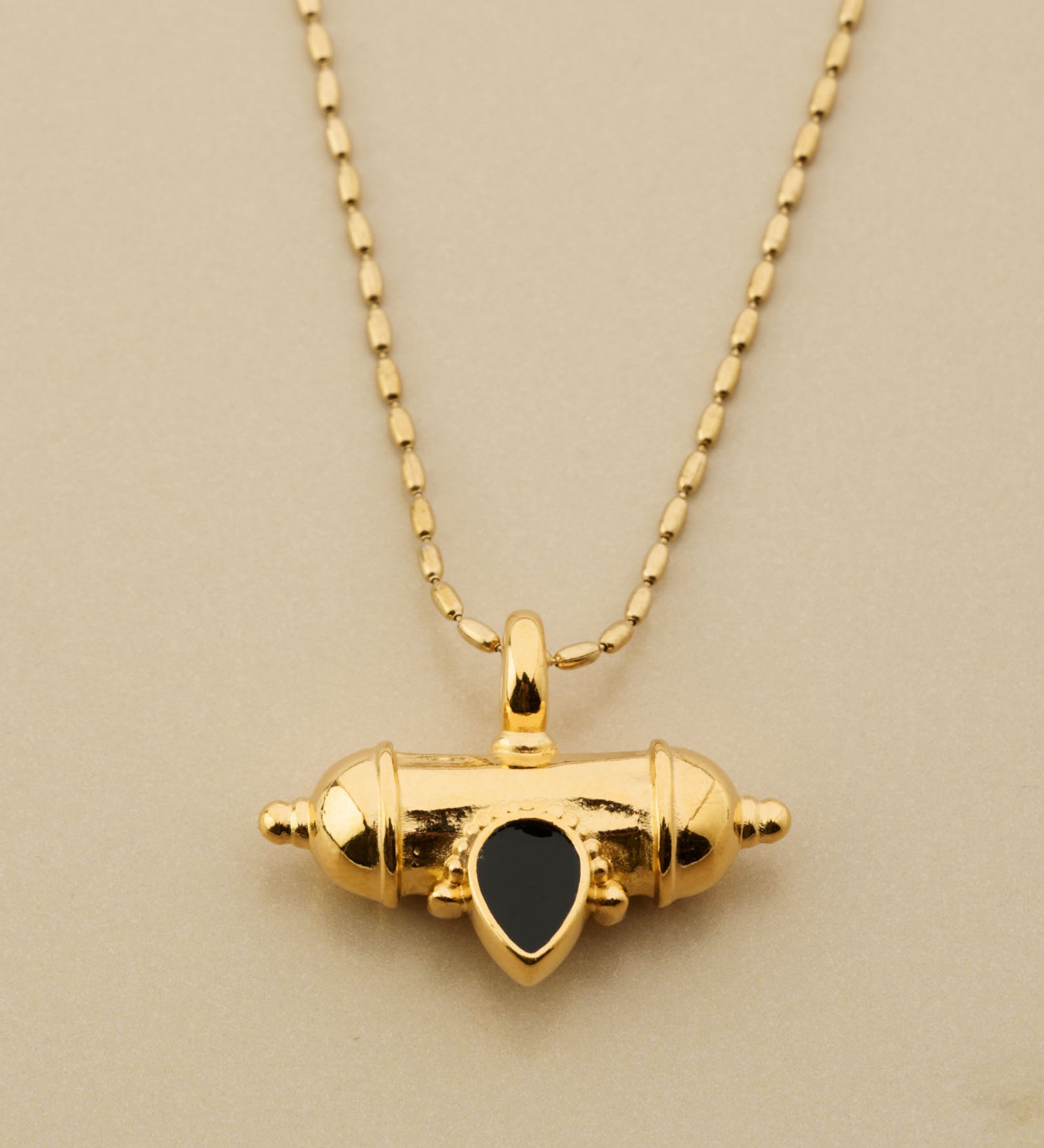 Χρυσό Κολιέ με Κρεμαστό Βαρελάκι και Σμάλτο